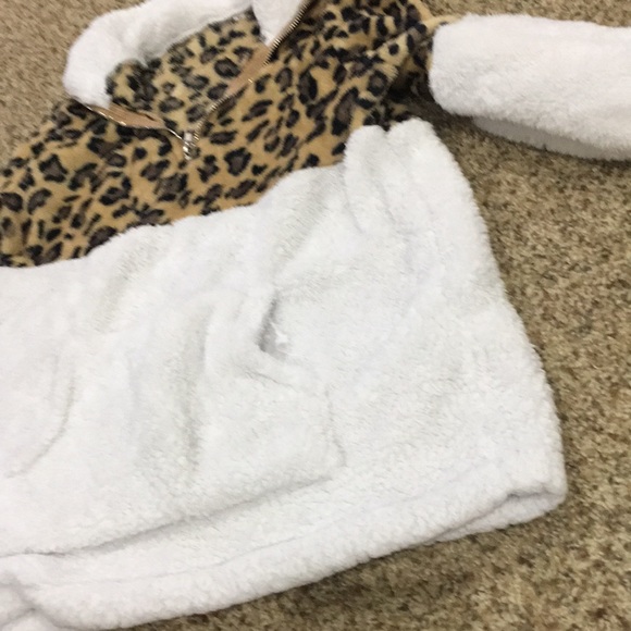 White and leopard pullover M - Picture 4 of 6